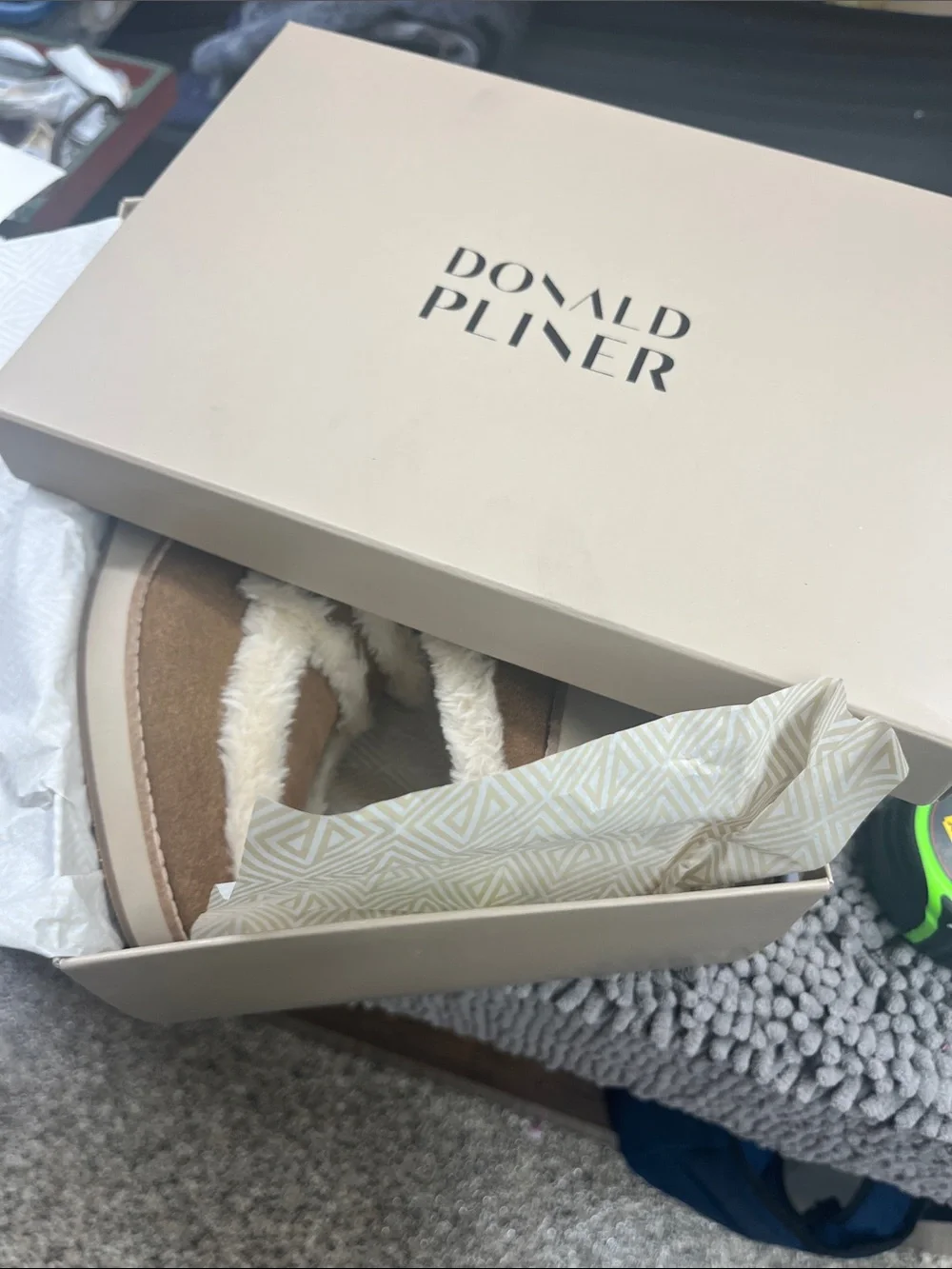 Donald PLINER 9.5 SUEDE Mule w/ original box  NWT